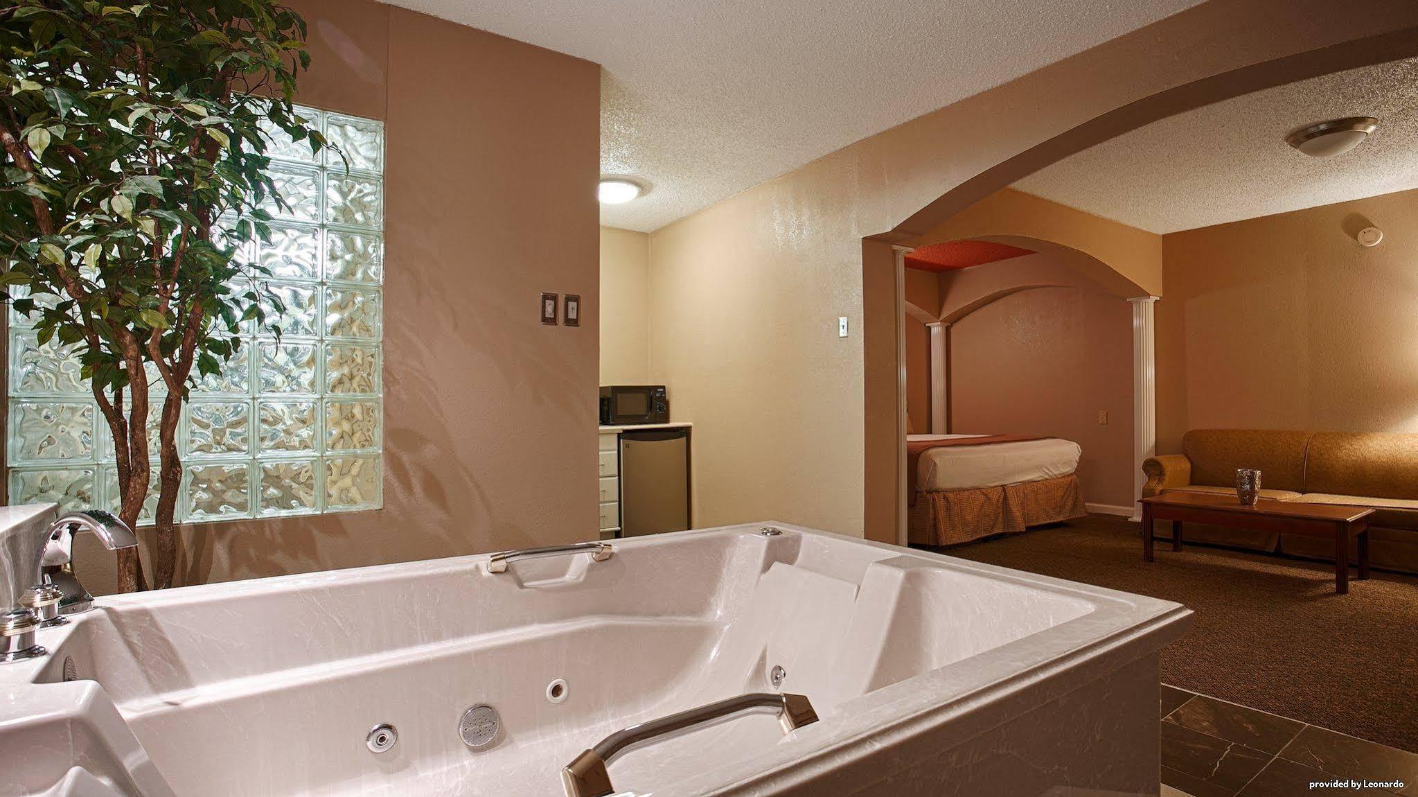 Quality Inn & Suites Dallas-Cityplace Exterior foto